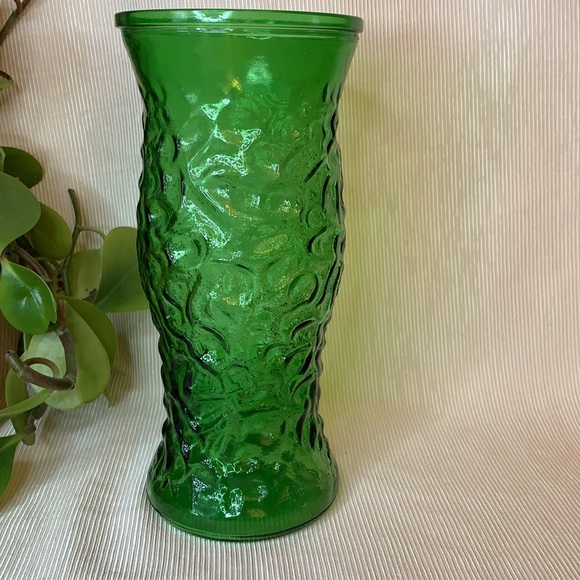 Beautiful vintage mid century green crinkle HOOSIER GLASS vase - Picture 4 of 7